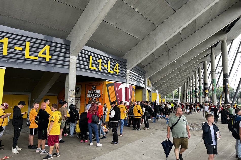 Seit den Morgenstunden herrschte am Stadion reges Treiben.