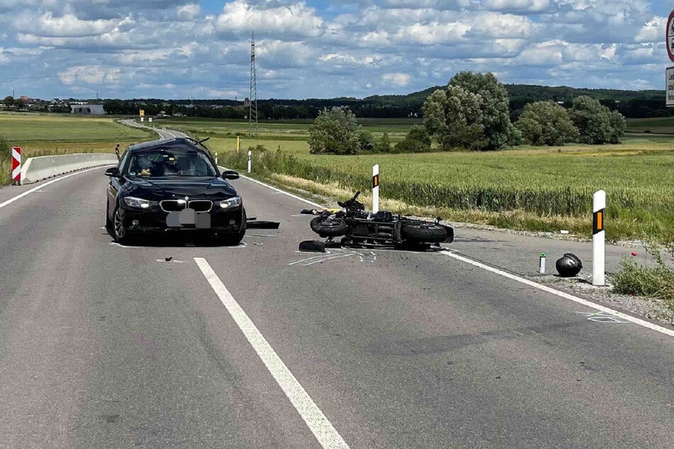 Der Motorradfahrer erlag seinen schweren Verletzungen noch am Unfallort.