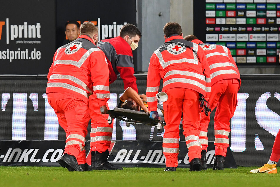 Chris Löwe musste böse verletzt vom Feld getragen werden, kam in die Uni-Klinik.
