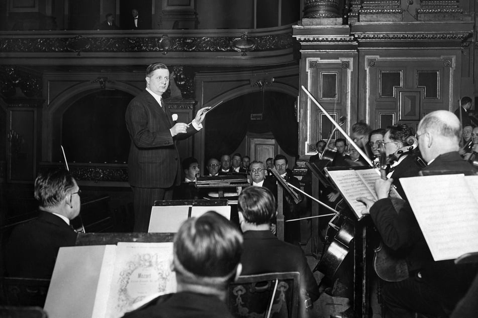 Der Dirigent Fritz Busch (1890-1951) bei einer Probe mit der Staatskapelle Dresden in der Berliner Philharmonie 1931.