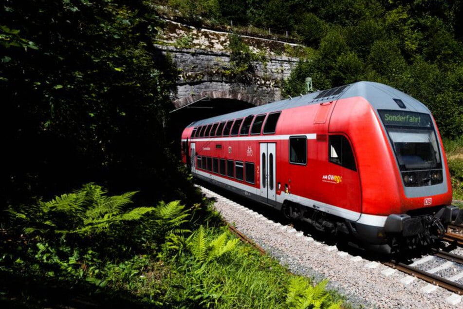 Schwarzwaldbahn streckenweise wochenlang gesperrt: Was Reisende jetzt beachten müssen