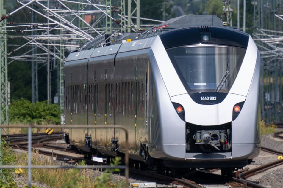 Chemnitz: Mit über zwei Jahren Verspätung: Akku-Züge zwischen Chemnitz und Leipzig bald im Einsatz