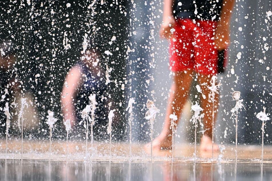Auf dem Wasserspielplatz können sich Besucher abkühlen. (Archivfoto)