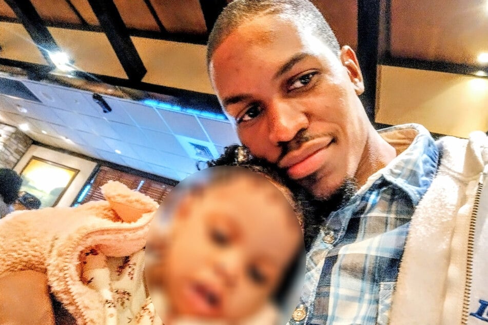 Davontae Bell auf einem Selfie mit seiner kleinen Tochter.