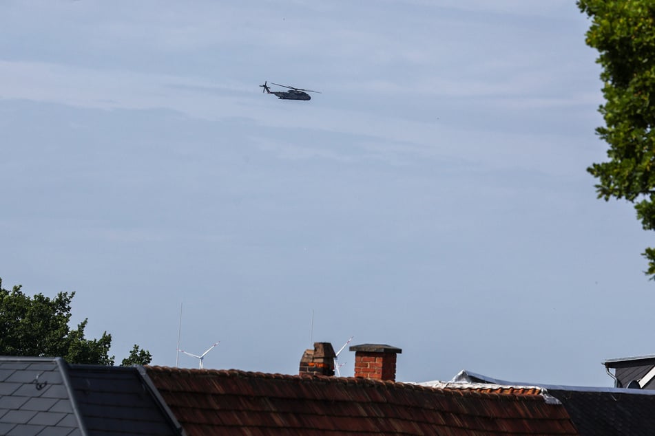 Mit fast 250 km/h donnerte ein Militärhubschrauber am Dienstagvormittag über Hohenstein-Ernstthal (Landkreis Zwickau).