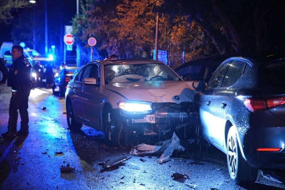 Sieben Fahrzeuge wurden teils erheblich beschädigt.