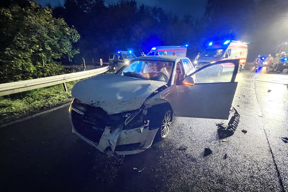 Gegenverkehr übersehen: Fahranfänger kracht mit Audi zusammen, vier Verletzte