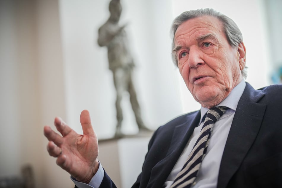 Gerhard Schröder (80, SPD) hat gesundheitliche Probleme.