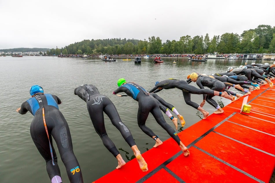 Als um 11 Uhr die Athletinnen ins Wasser starteten, war noch alles gut.