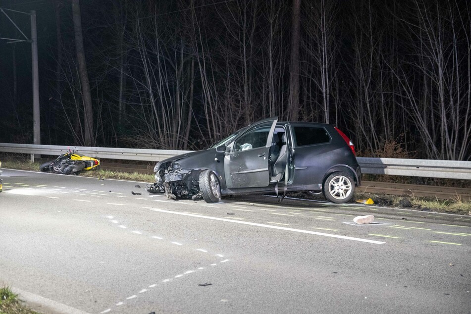Köln: Suzuki-Fahrer nach Verkehrsunfall lebensgefährlich verletzt