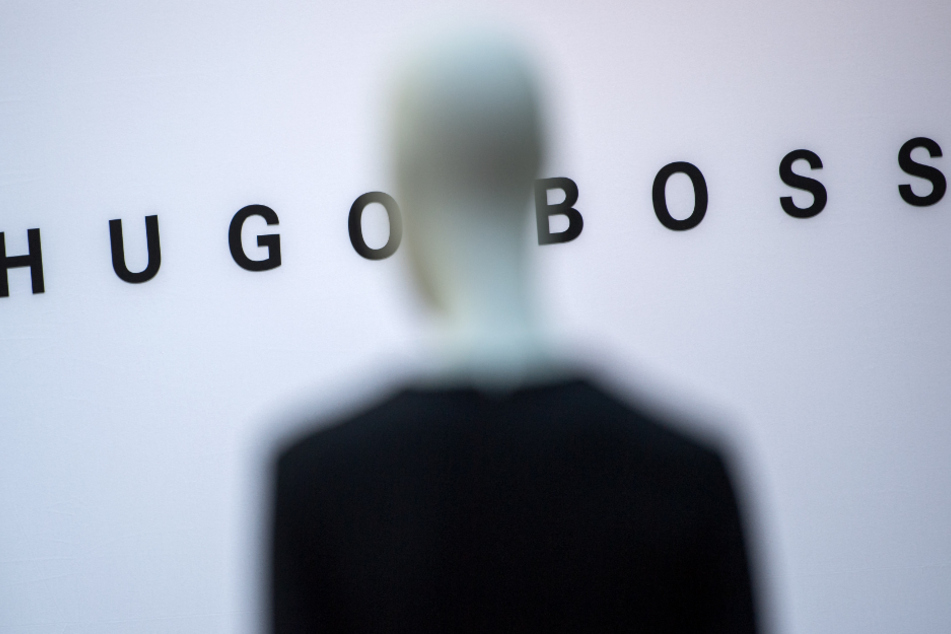 Dem Modekonzern Hugo Boss brach im ersten Quartal wegen der Corona-Krise der Umsatz weg.