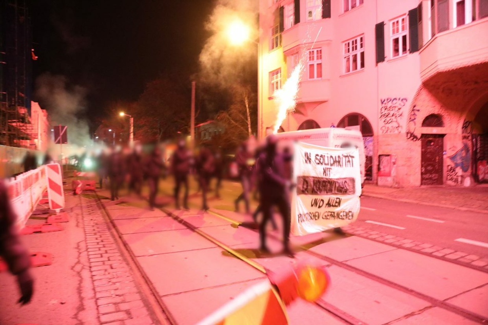 In Connewitz soll es am gleichen Abend eine Spontan-Demonstration gegeben haben.