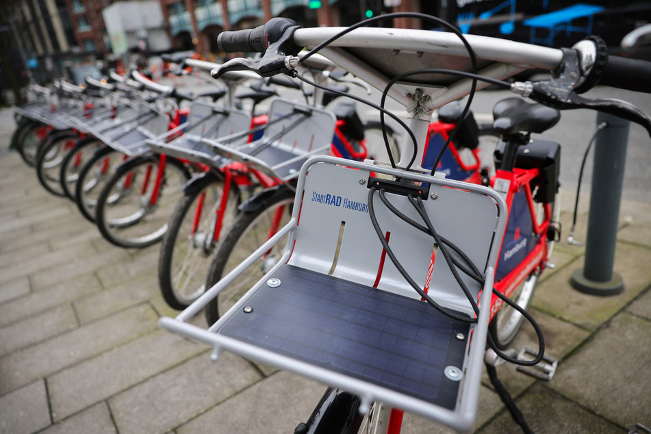 Ein kleines Solarpanel im Gepäckträger versorgt das neue Schließsystem des "StadtRad Neo" mit Strom.