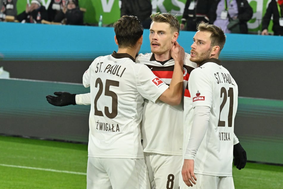 Der FC St. Pauli erlebt einen Baby-Boom. Während bei Eric Smith (29, M) das zweite Kind schon da ist, wird Adam Dzwigala (30, l.) in wenigen Wochen zum dritten Mal Vater.