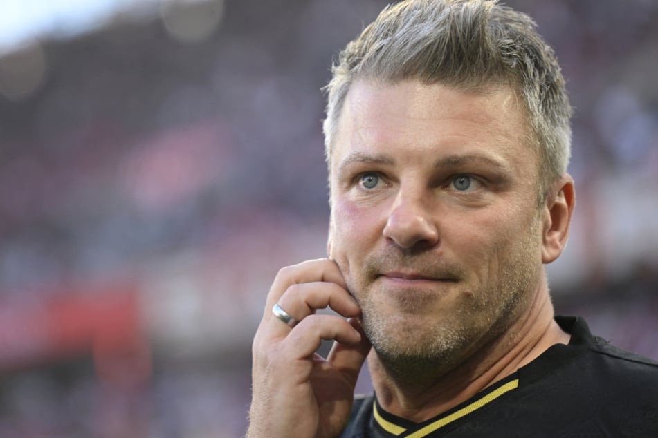 FC-Köln-Trainer Lukas Kwasniok (44) hat einen guten Eindruck von seinem Neuzugang, sieht ihn gegen RB Leipzig aber trotzdem zunächst auf der Bank.