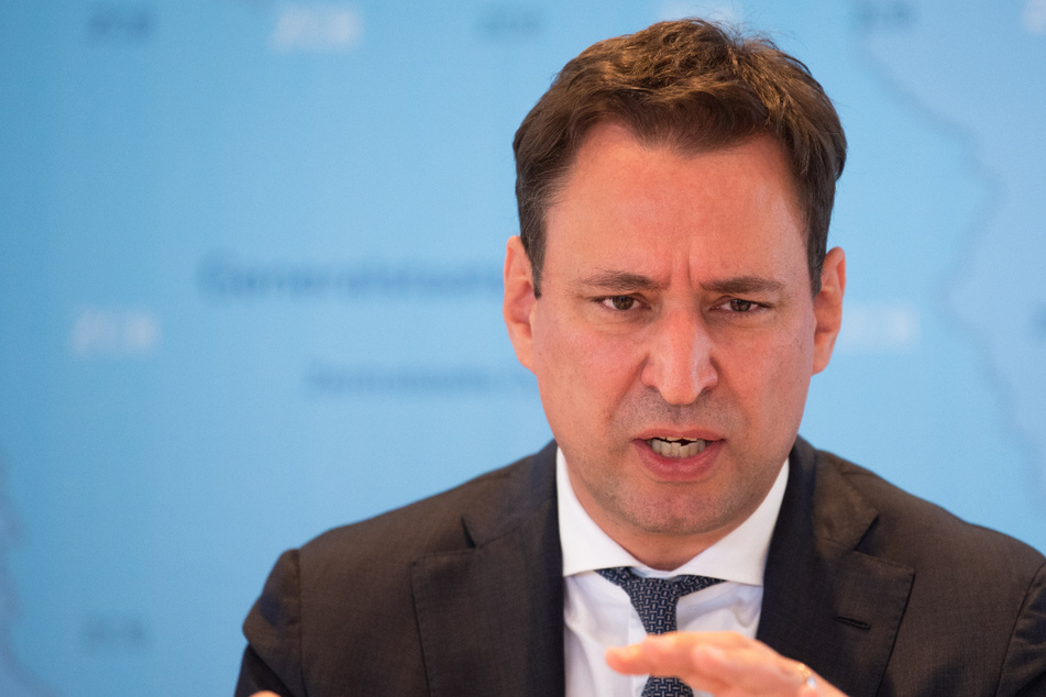 Der bayerische Justizminister Georg Eisenreich (50, CSU) bei einer Pressekonferenz.