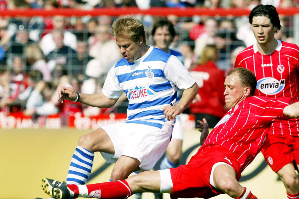 Hier - im April 2005 - waren sie schon wieder Gegenspieler: Markus Anfang (l.) spielte für Duisburg, Timo Rost noch für Cottbus.