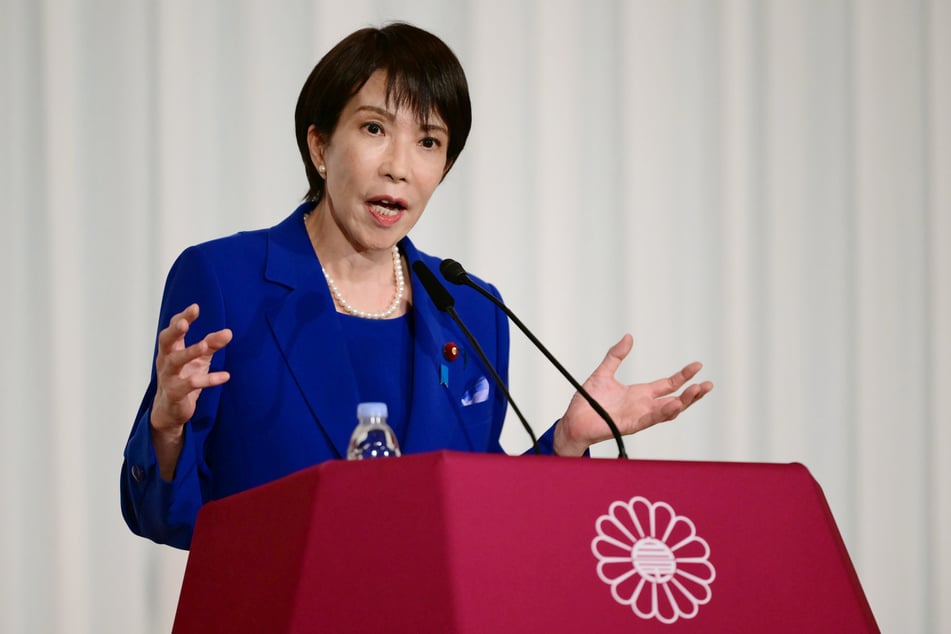 Erst Anfang Oktober dieses Jahres wurde Sanae Takaichi (64) zur Vorsitzenden ihrer Partei, der LDP, gewählt - knapp zwei Wochen später hält sie auch das Amt der Ministerpräsidentin inne.