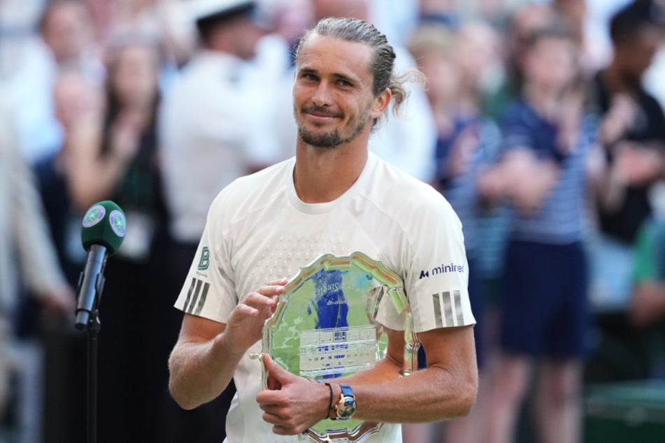 Alexander Zverev (29) hat in einem Format von Entertainer Jens "Knossi" Knossalla (40) verraten, wofür er jedes Jahr "einige Millionen" ausgibt.