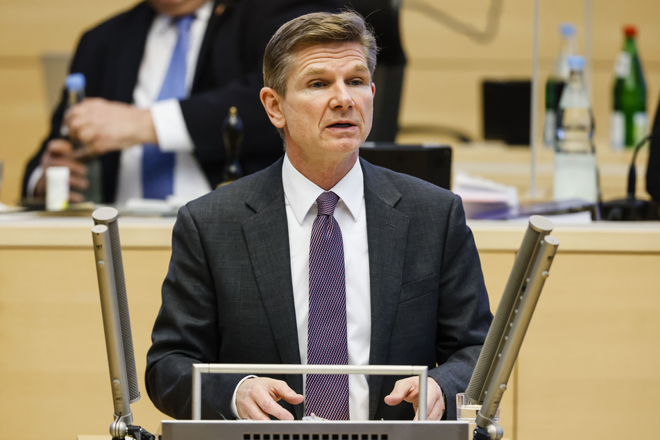 Gesundheitsminister Heiner Garg (55, FDP) spricht von einem dynamischen Infektionsgeschehen.