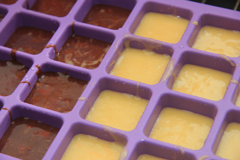 Silicone bakeware trays can be cleaned by hand, in the dishwasher, or baking them empty in the oven to get rid of the smell.