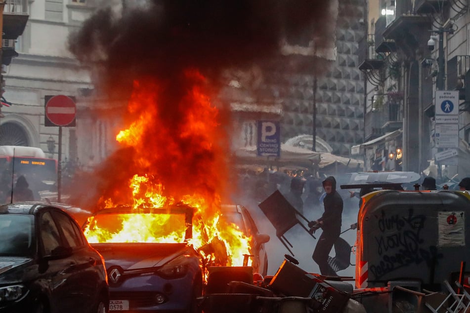 Beim bislang letzten Aufeinandertreffen der beiden Klubs hatte es wilde Straßenschlachten zwischen Randalierern und der Polizei gegeben.