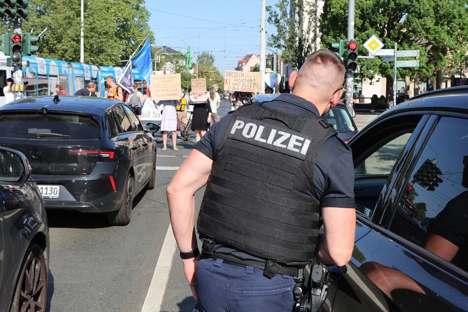 Die Polizei sicherte die Demonstration ab.