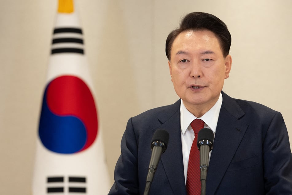 Yoon Suk Yeol's guards have been seen in recent days installing barbed wire and bus barricades at the residence, turning it into what the opposition called a "fortress".