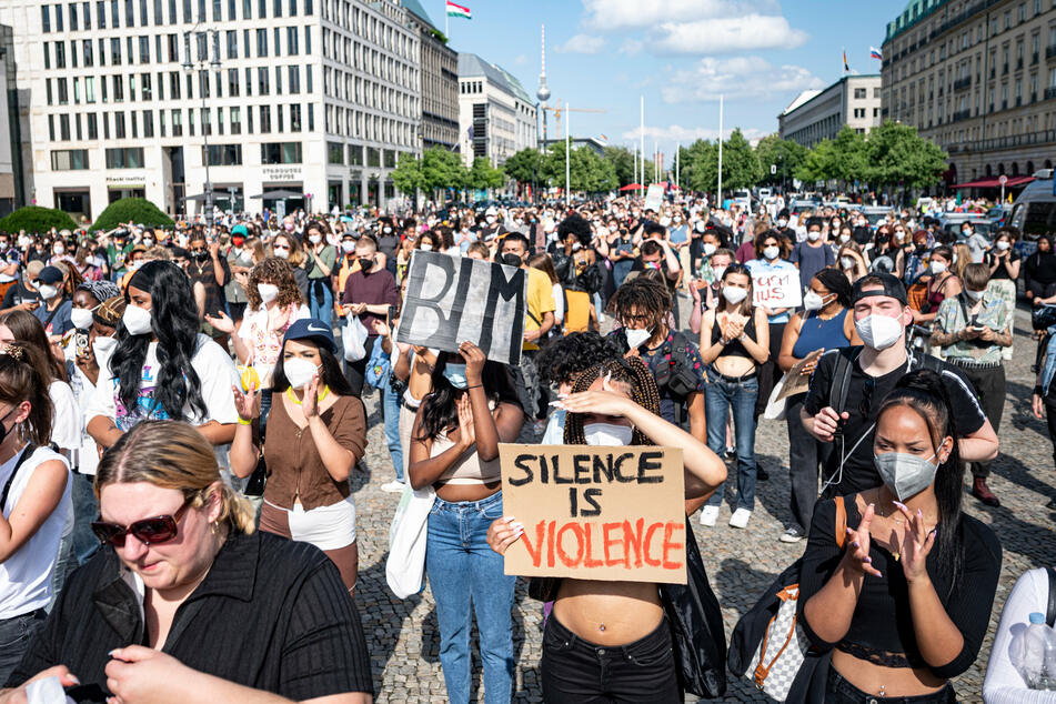 Die Teilnehmer der Demonstration zogen am Nachmittag vom Brandenburger Tor durch die Innenstadt.