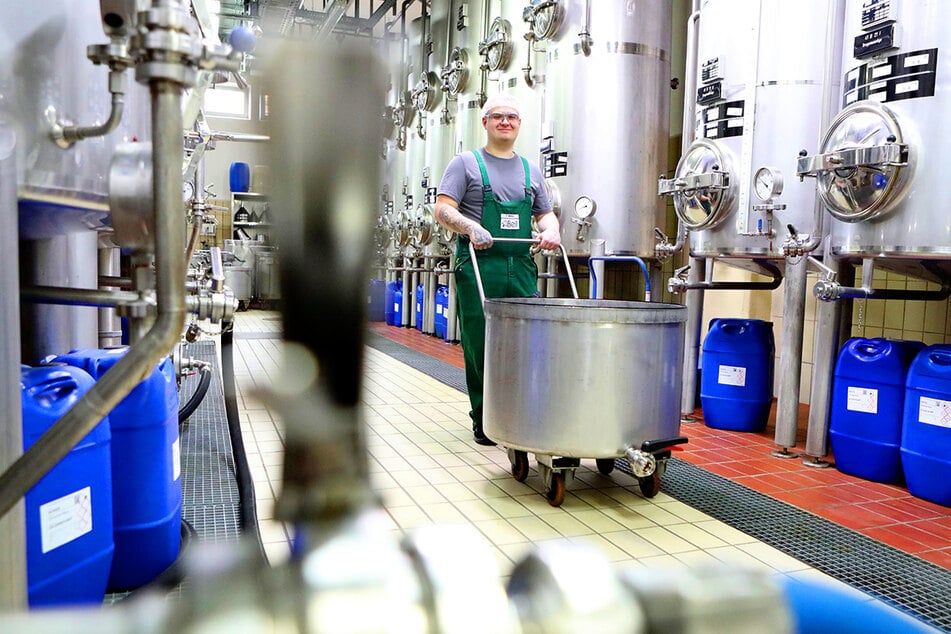 In der Produktion treffen Technik, Präzision und Verantwortung im täglichen Arbeitsablauf aufeinander.