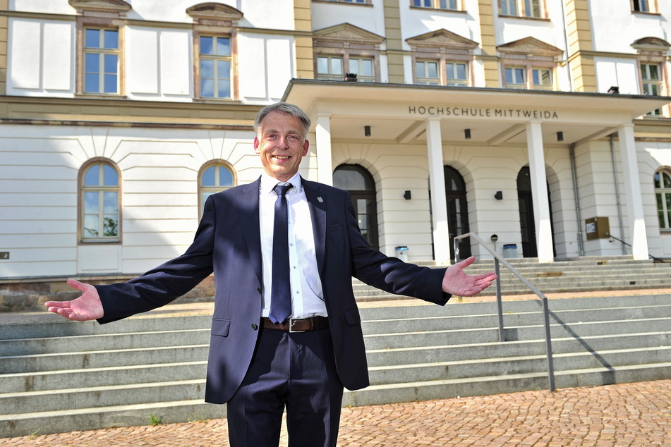 Durch eine fehlerhafte Wahl darf Volker Tolkmitt (54) bislang nicht den Chefposten an der Hochschule Mittweida antreten.