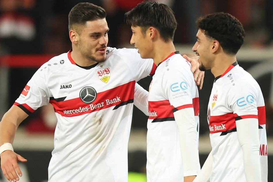Stuttgart feierte den Torschützen zum 1:0: Hiroki Ito (Mitte).