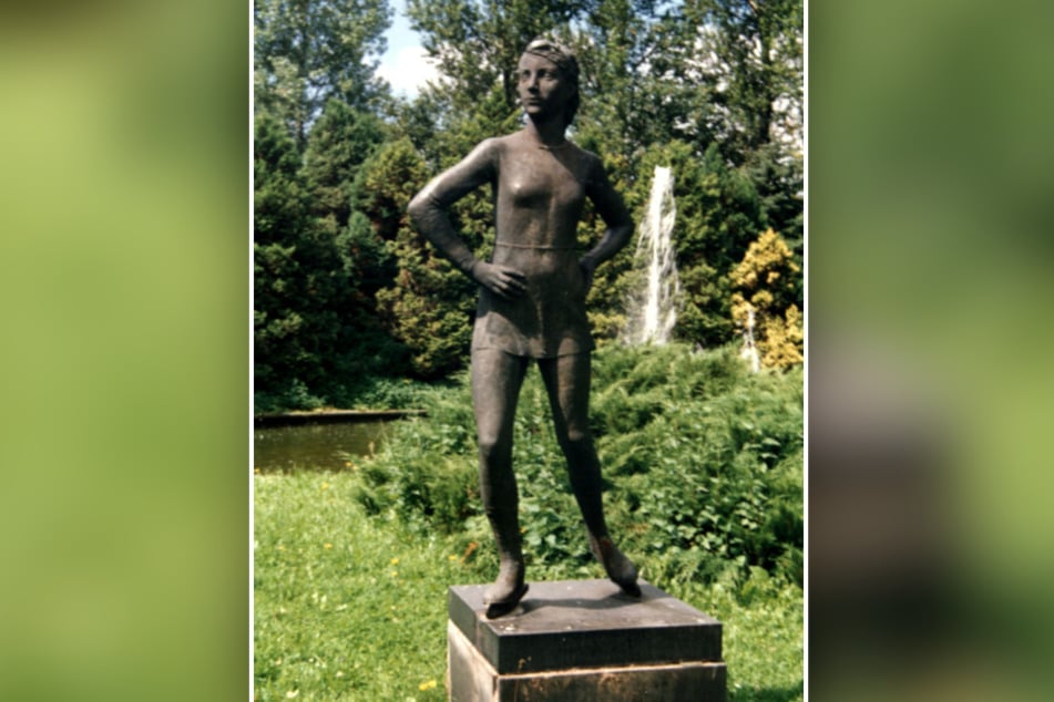 Die Bronzestatue "Schlittschuhläuferin" wurde zwischen Schlittschuh und Sockel beschädigt. (Archivbild)