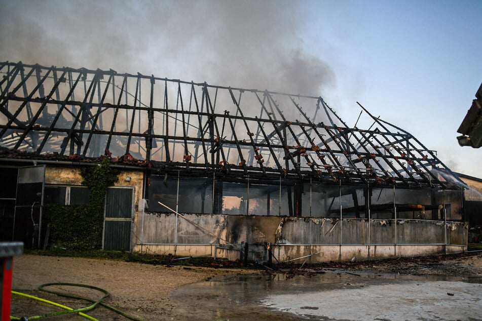 Bei dem Feuer im Ostalbkreis entstanden rund 650.000 Euro Sachschaden.