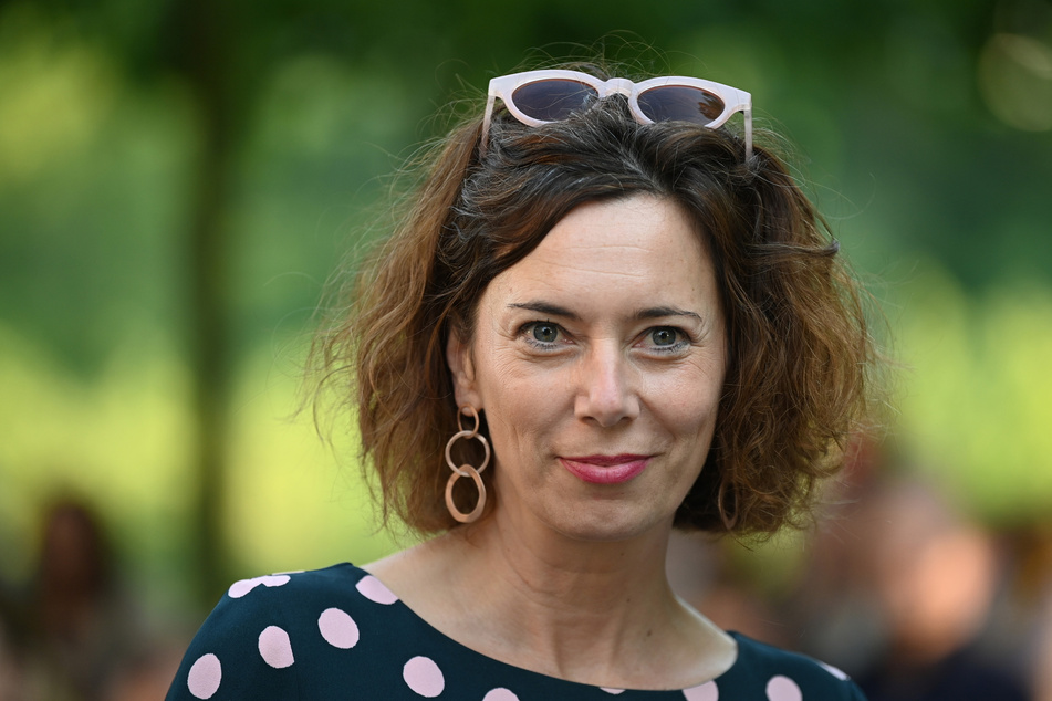 Die österreichische Schriftstellerin und PEN-Berlin-Sprecherin Eva Menasse (53) sprach sich klar gegen die Verlegung der Ehrung für Adania Shibli (49) aus.