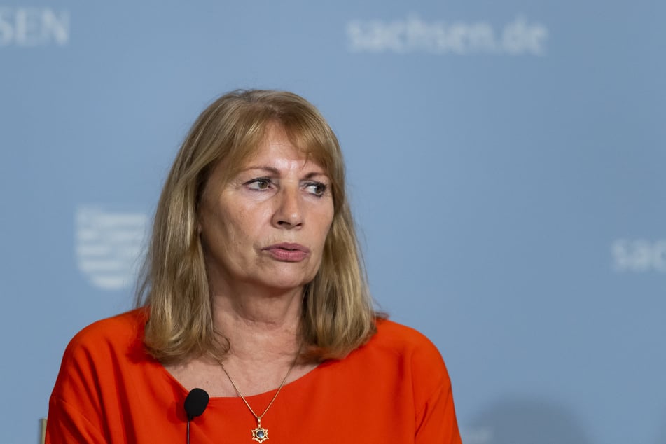 Sachsens Sozialministerin Petra Köpping (63, SPD). Die Corona-Zügel im Freistaat werden angezogen.