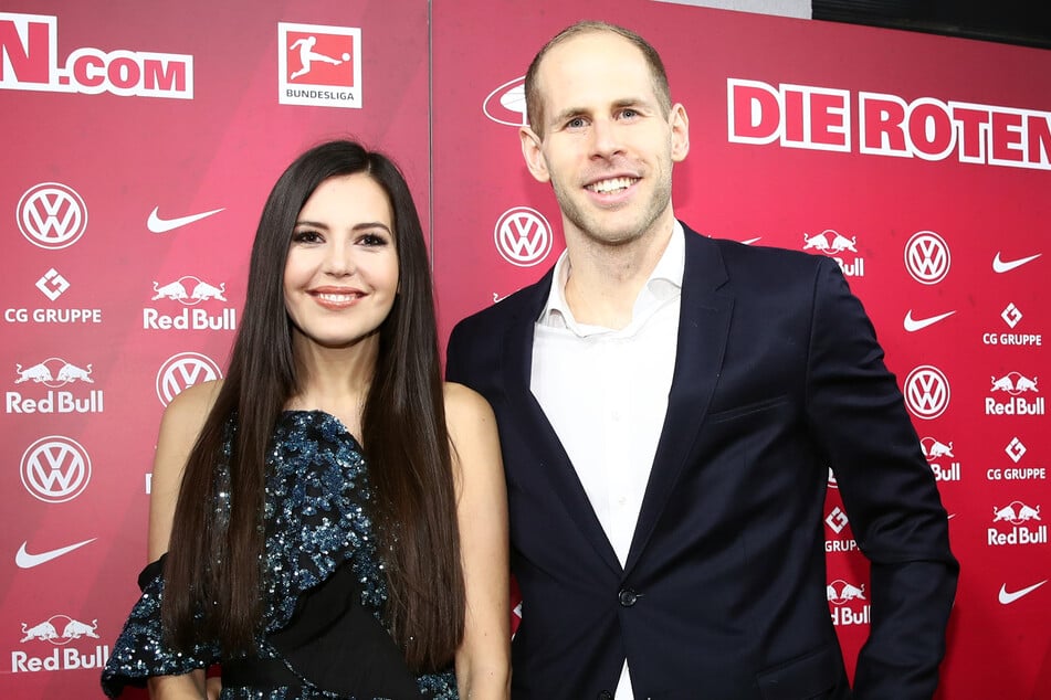 Der Wechsel von Peter Gulacsi (36) zum FC Villarreal bedeutete auch für Frau Diana (35), Abschied zu nehmen.