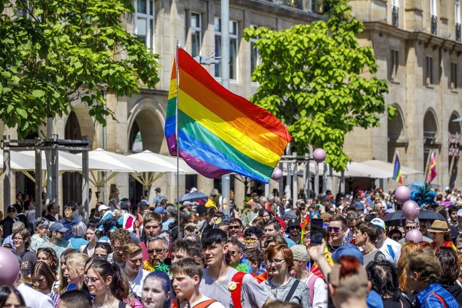 Mit der Regenbogenfahne wurde ein Zeichen gesetzt.
