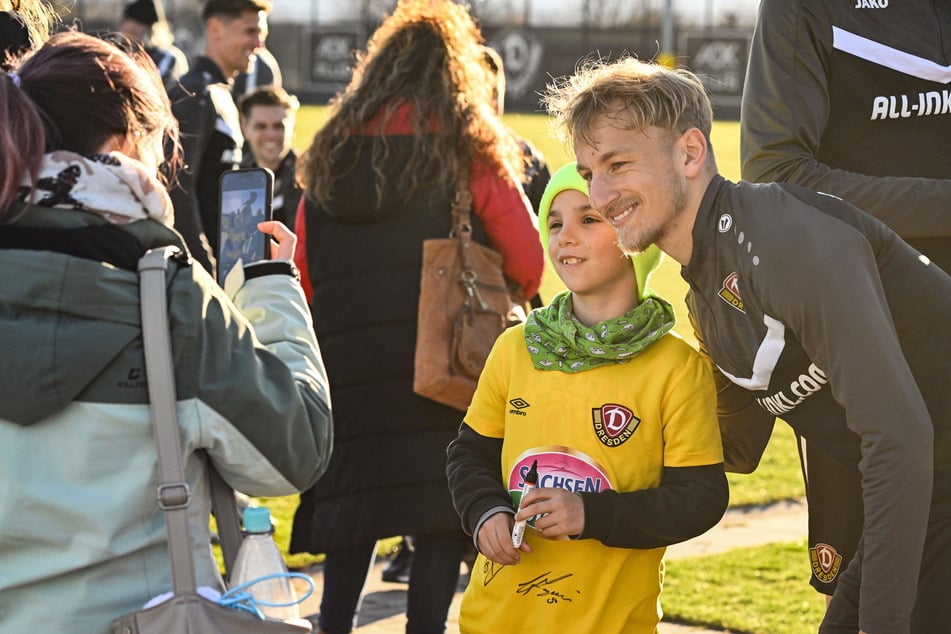 Beim öffentlichen Training am Mittwoch gibt es wieder die Gelegenheit, Fotos mit den Dynamo-Profis zu erhaschen.