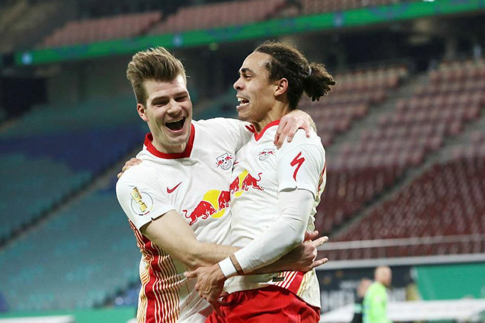 Vorlagengeber zum 1:0 war der wochenlang glücklose Alexander Sörloth (l.), der nur zwei Minuten zuvor eingewechselt worden war. Yussuf Poulsen (r.) versenkte.