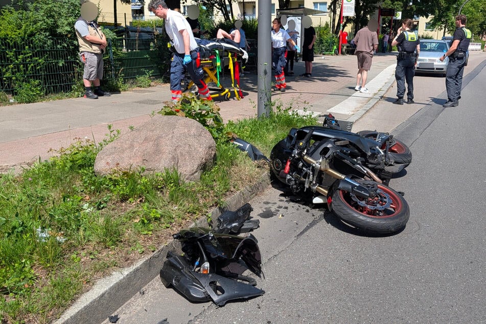 Am Mittwochnachmittag kollidierten ein Biker und ein Auto bei einem Unfall in Hamburg.