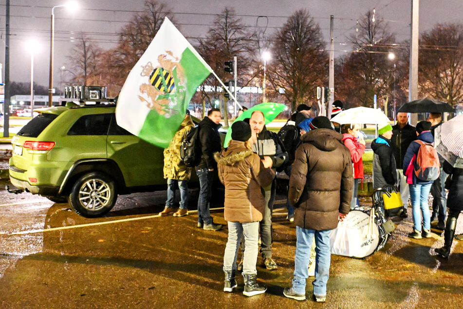 Dresden: Dresden: Gleich zwei Demos während der Stadtrat tagt