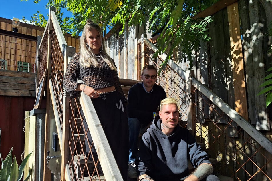 Anna Siegel (25), Richard Biagosch (26, M.) und Lukas Schulz (30, r.) gehören zur etwa 15 Personen starken Kerncrew des L.Ost.