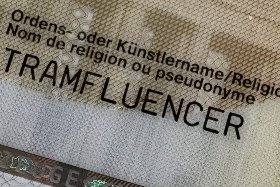 "Tramfluencer" steht in Maik Zeuges Ausweis.