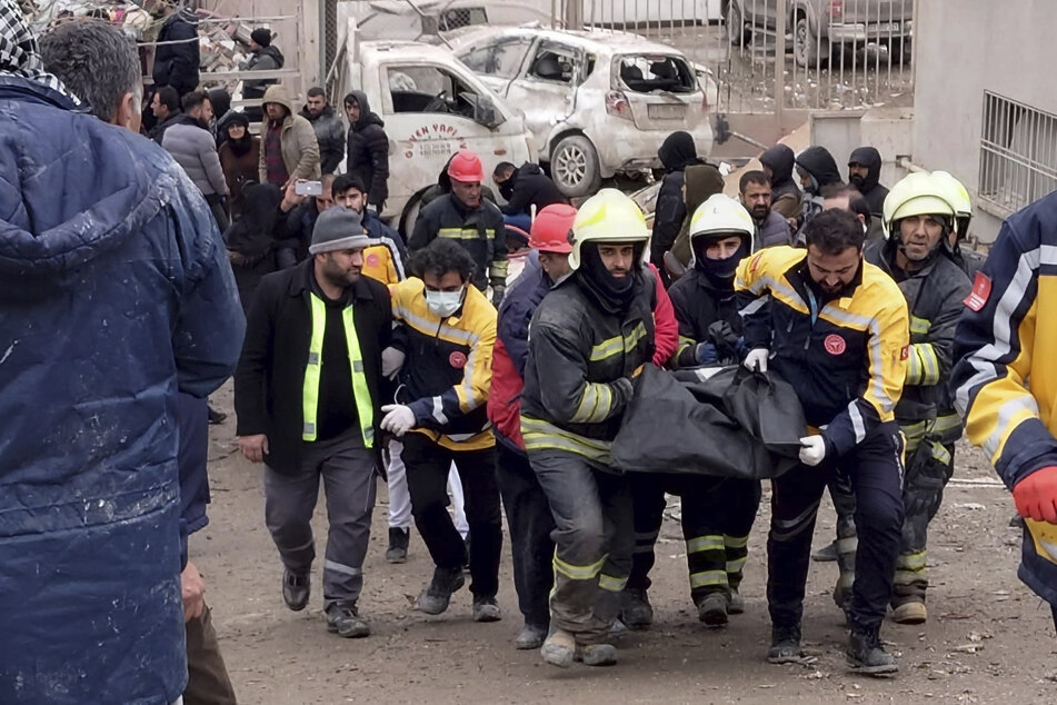 Erdbeben-Katastrophe in Türkei und Syrien: Mindestens 3600 Tote