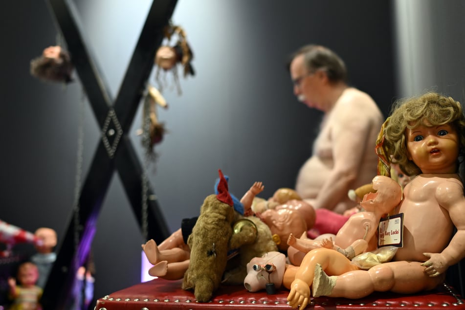 Auch menschliche Aktmodelle sind Teil der Ausstellung.