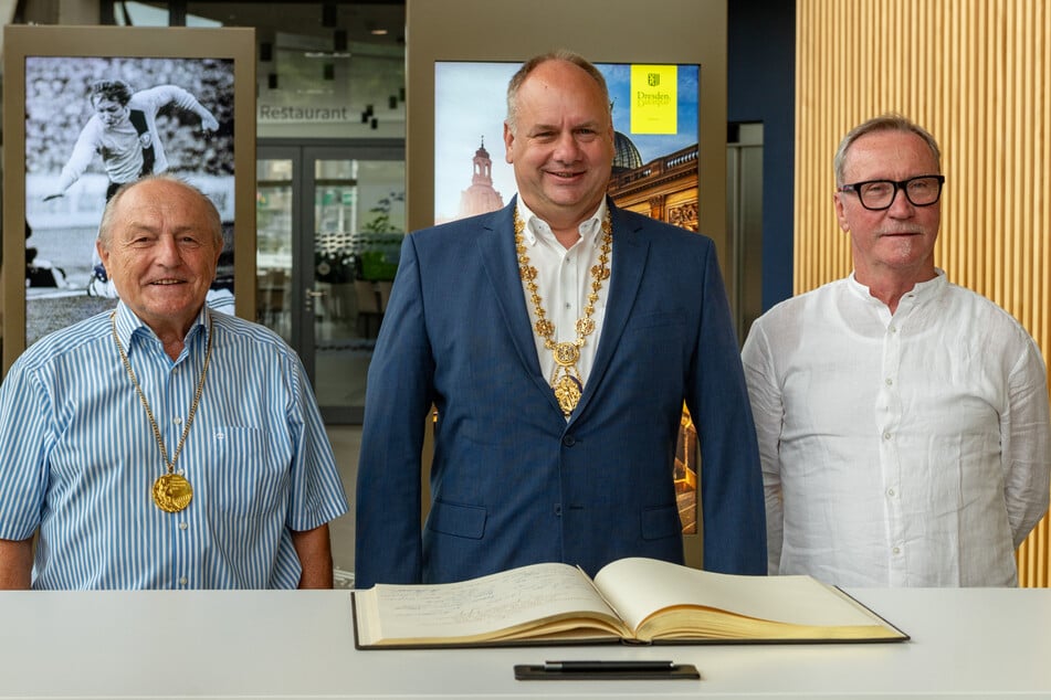 Dresden: Diese Dynamo-Legenden haben sich im Goldenen Buch der Stadt verewigt