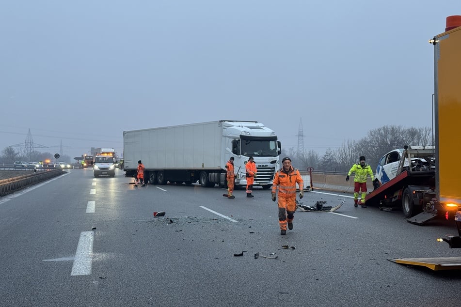 Auf der A3 in der Oberpfalz kam es zu einer Serie von Unfällen mit Lkws und Autos.