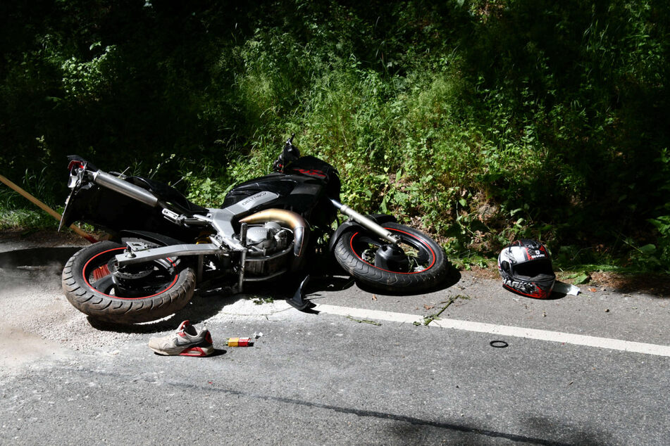 Die Polizei stellte das Motorrad des 16-Jährigen nach dem Unfall sicher.
