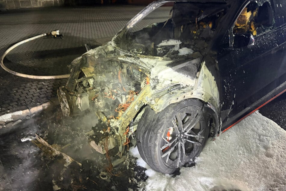In Wernigerode wurde ein Elektroauto schwer beschädigt.